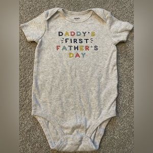 5 for $10🟢 Carter’s “Daddy’s First Father’s Day” Onesie. 18M. EUC.